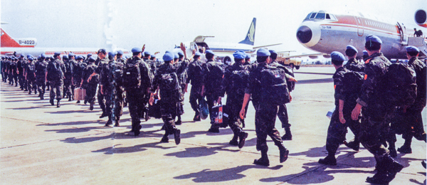 1990年4月，中國軍隊首次向聯合國停戰監督組織派遣5名軍事觀察員。1992年4月，中國軍隊首次向聯合國柬埔寨臨時權力機構派出400人的維和工程兵大隊